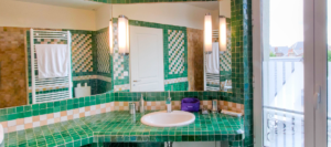 La salle de bain et mosaïque de l'Occident, maison de location saisonnière en Baie de Somme.