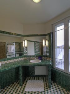 La salle de bain et mosaïque de l'Occident, maison de location saisonnière en Baie de Somme.